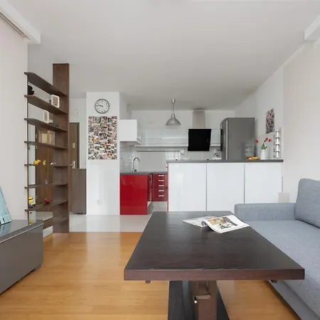 Elegant & Modern With Parking By Renters Warsaw